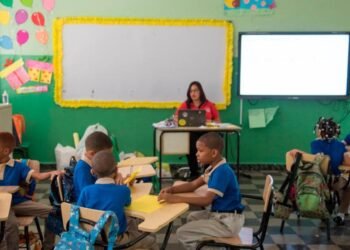 Maestros afirman hasta por falta de una butaca se genera violencia en las aulas