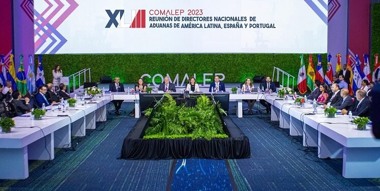 Directores Aduanas analizan en RD tendencias del comercio mundial