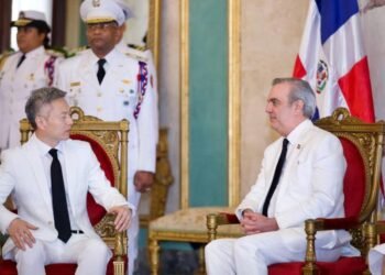 Embajadores de China y El Salvador entregan cartas credenciales al presidente Abinader