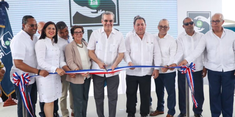 El Presidente dominicano entrega obras provincia Hermanas Mirabal