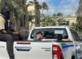 Autoridades ocupan millones de pesos y armas en allanamientos