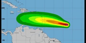 Bret se fortalece en su trayecto a las Antillas Menores