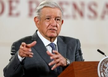 López Obrador califica de faramalla candidaturas de la oposición
