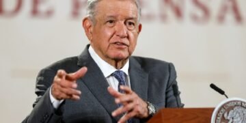 López Obrador califica de faramalla candidaturas de la oposición