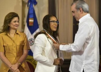 Ministro anuncia bono para maestros logren alfabetizar estudiantes oportunamente