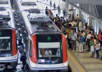 Metro y Teleférico funcionan con normalidad pese a paro operadores