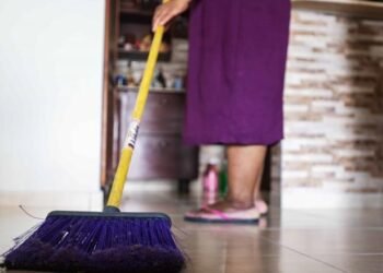 Declaran inconstitucional resolución que regulariza el trabajo doméstico