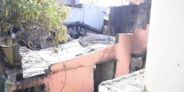 Comunitarios de Villas Agrícolas se quejan de tardanza de bomberos a incendio donde murieron dos niños
