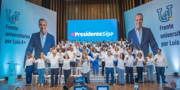 Académicos y universitarios piden al Presidente que siga 4 años más