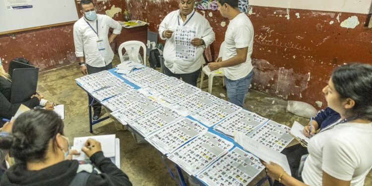 GUATEMALA: Tribunal ordena no oficializar resultados elecciones