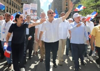 Abinader encabezó el desfile de comunidad dominicana N. York