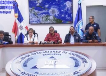COE incrementa alertas ante tormenta tropical Franklin; 14 provincias en rojo