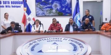 COE incrementa alertas ante tormenta tropical Franklin; 14 provincias en rojo