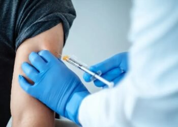 Desarrollan vacuna contra virus vinculado con esclerosis múltiple