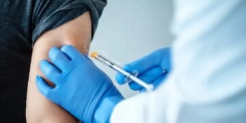 Desarrollan vacuna contra virus vinculado con esclerosis múltiple