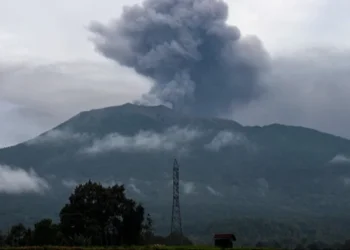 11 Alpinistas mueren y deja 12 personas desaparecidas tras erupción de volcán Marapi