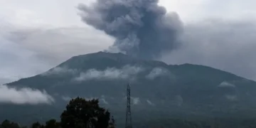 11 Alpinistas mueren y deja 12 personas desaparecidas tras erupción de volcán Marapi