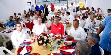La Red del Cambio realiza almuerzo navideño con la participación de los ministros MOPC y MICM