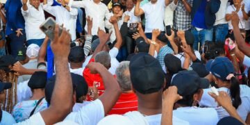 Víctor Pichardo encabeza multitudinaria caravana en Monte Plata junto a candidatos PRM