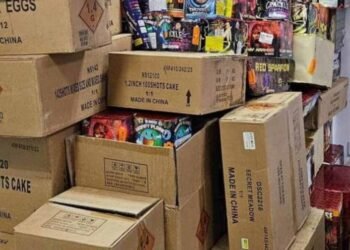 Autoridades arremeten contra venta de fuegos artificiales ilegales en Santiago
