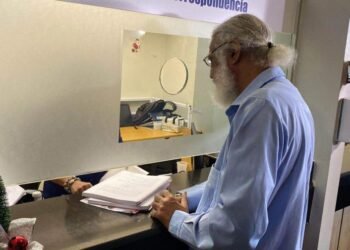 Juan Hubieres deposita querella en la que denuncia estafa a través del transporte escolar