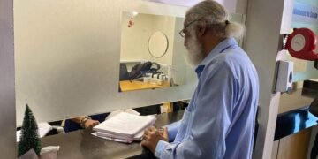 Juan Hubieres deposita querella en la que denuncia estafa a través del transporte escolar