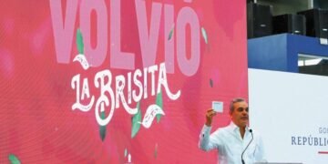 Gobierno inicia entrega bono navideño en el Gran Santo Domingo y Santiago
