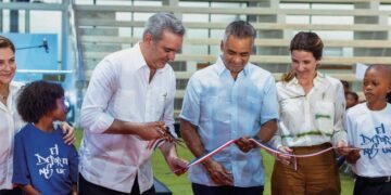 Julio Valdez recibe el Gran Premio de la XXX Bienal Nacional de Artes Visuales