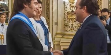 José Paliza asiste a juramentación de Javier Milei en Argentina