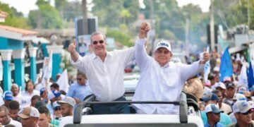 Abinader recorre Azua al cierre de agenda de respaldo a candidatos municipales del Sur