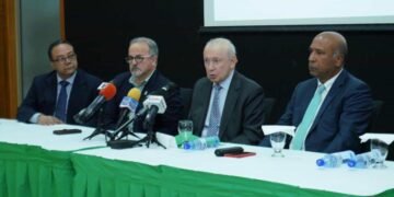 PRM y Fuerza del Pueblo en disputa por presunto uso político de bonos gubernamentales