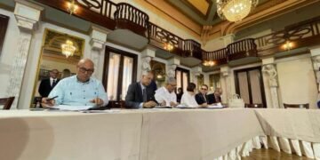 Gobierno y ambientalistas firman acuerdo de colaboración