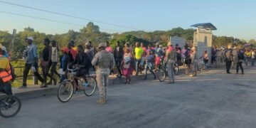 Haitianos participan en el mercado de Dajabón sin inconvenientes para cruzar productos