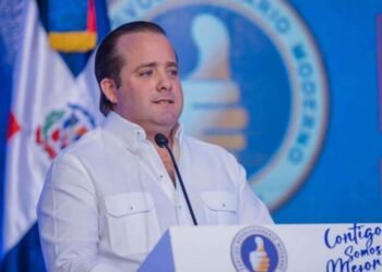 Paliza pide licencia para dedicarse a la campaña del presidente Abinader