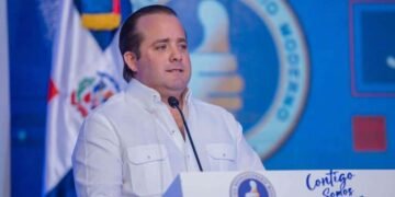Paliza pide licencia para dedicarse a la campaña del presidente Abinader