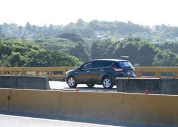 Puentes sin protección son un peligro en la autopista «6 de Noviembre»