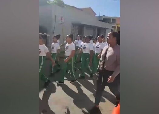 ¿Qué tú quieres que te dé, un apartamento o una CRV?, la consigna durante desfile por Duarte en Mao