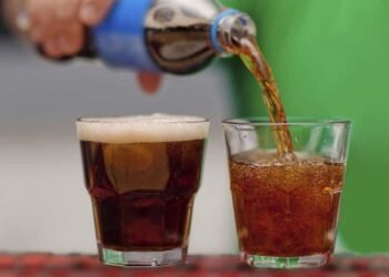 Buscan prohibir la venta de refrescos en centros educativos de RD