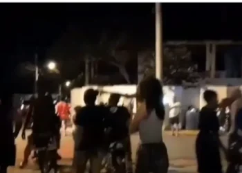 Encapuchados realizan asalto colectivo en un pica pollo de Santiago