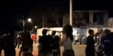 Encapuchados realizan asalto colectivo en un pica pollo de Santiago