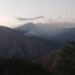 Bomberos forestales combaten incendios en lomas de Monseñor Nouel y San Juan