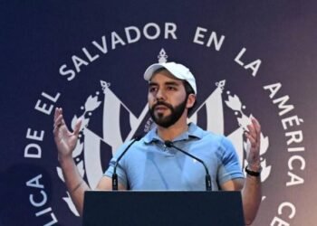 Bukele autoproclama su victoria en El Salvador y en su fiesta arremete contra los críticos
