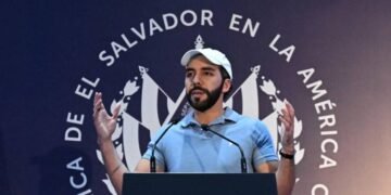 Bukele autoproclama su victoria en El Salvador y en su fiesta arremete contra los críticos