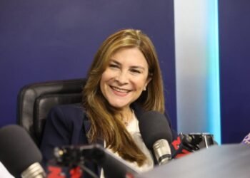 Carolina Mejía Brillando: Líder Reinante del Distrito Federal con un Apoyo sin Precedentes del 61.11%