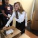 Carolina Mejía ejerce su derecho al voto en las elecciones municipales