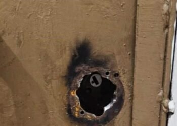 Al menos siete asaltantes armados roban en varios apartamentos de torre del Distrito Nacional