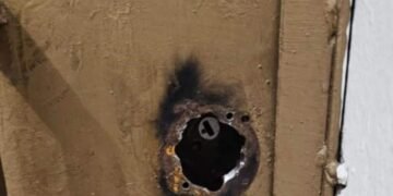 Al menos siete asaltantes armados roban en varios apartamentos de torre del Distrito Nacional
