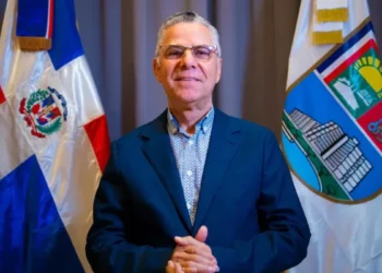 Manuel Jiménez causa revuelo en las redes sociales al comparar la política con el amor