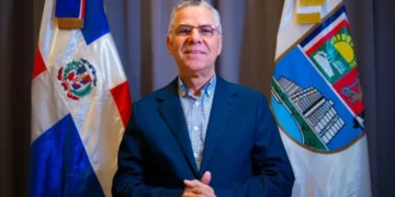 Manuel Jiménez causa revuelo en las redes sociales al comparar la política con el amor