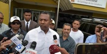 Denuncian «graves irregularidades» en proceso de escrutinios en Santiago Oeste